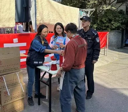 BOB半岛平台消防器材有哪些种类干粉灭火器用的什么粉虹口这个街道为2000户家庭(图1)